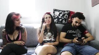 We have Fun on the Sofa - come with Us!