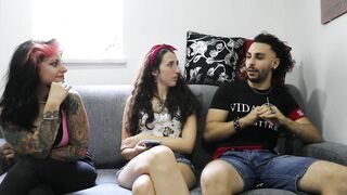 We have Fun on the Sofa - come with Us!