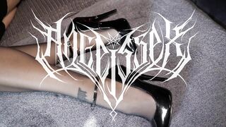 Thick Goth Fucked in Stockings, Leather Gloves and Heels / Angelssex