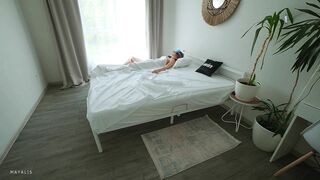 Prank over my StepSister: I Woke a Cute 18 Years Girl by Putting a Dick in her Mouth