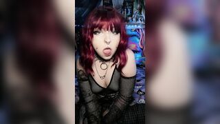 Alt E-girl Francaise Se Caresse et Pipe Baveuse Avec new God Dragon