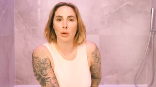 Big Ass Babe is not Happy with her Husband Ad gives you a Cheating Blowjob in the Toilet