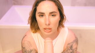 Big Ass Babe is not Happy with her Husband Ad gives you a Cheating Blowjob in the Toilet